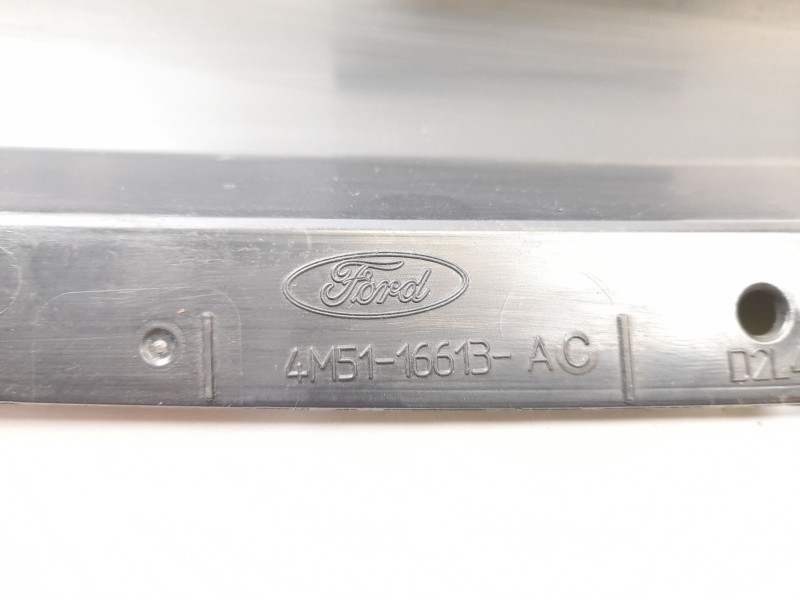 Recambio de moldura para ford focus berlina (cak) 1.8 tddi turbodiesel cat referencia OEM IAM 4M5116613AC  
