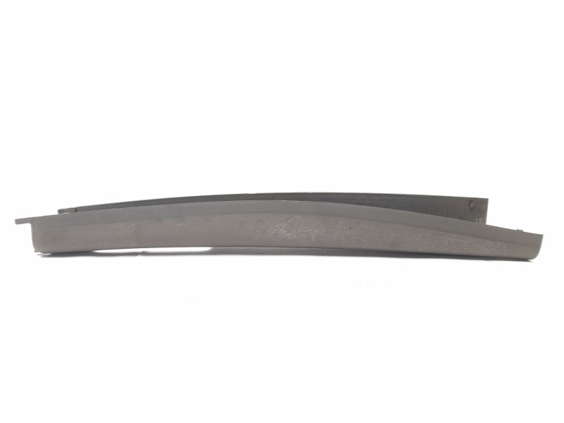 Recambio de moldura para iveco daily iii caja/chasis 65 c 15 referencia OEM IAM 500337384 500337386 