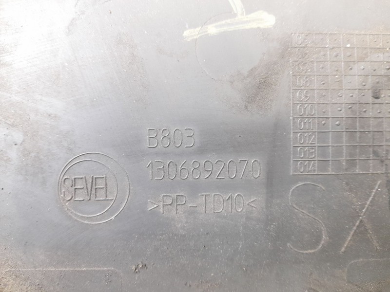 Recambio de moldura para citroen jumper furgon 2.2hdi 120 referencia OEM IAM 1306892070  