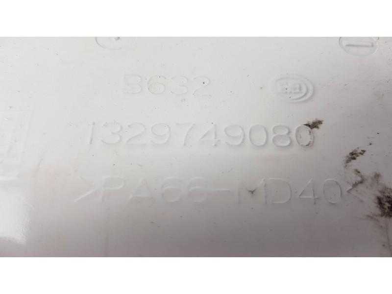 Recambio de tapa exterior combustible para peugeot boxer caja cerrada (rs2850) 2.8 hdi referencia OEM IAM 1329749080  