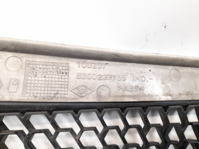 Recambio de rejilla delantera para renault master ii furgon (fd) 2.5dci referencia OEM IAM 8200233765  