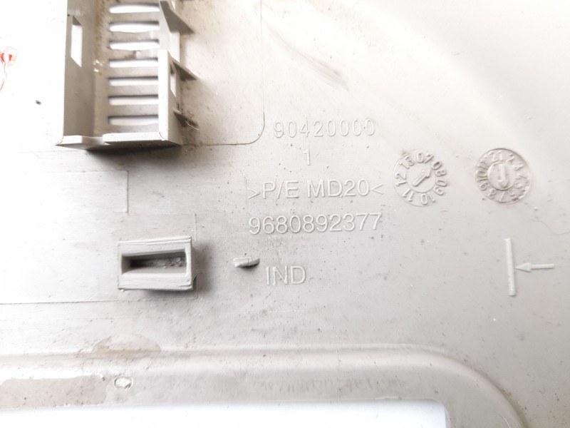 Recambio de moldura para peugeot partner kombi confort referencia OEM IAM 9680892377  