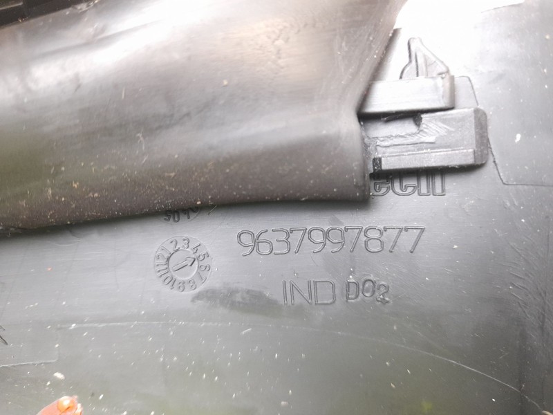 Recambio de moldura para citroen c2 1.4 hdi referencia OEM IAM 9637997877  