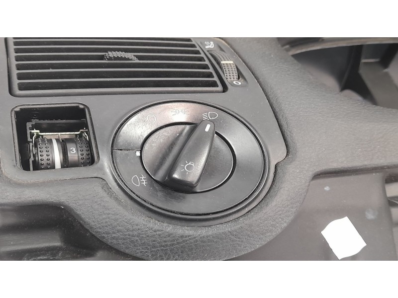 Recambio de salpicadero para volkswagen golf iv berlina (1j1) 1.9 tdi referencia OEM IAM 1J1857003B  
