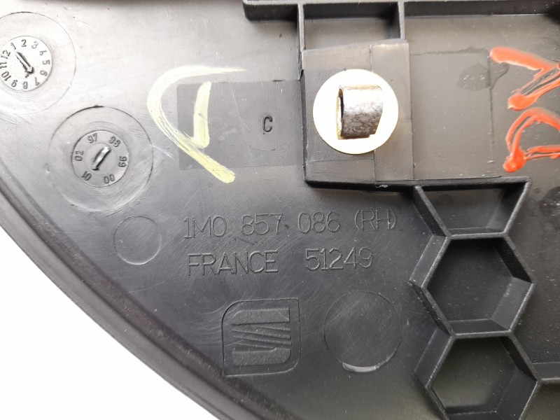 Recambio de moldura para seat leon (1m1) 1.6 16 v referencia OEM IAM 1M0857086  