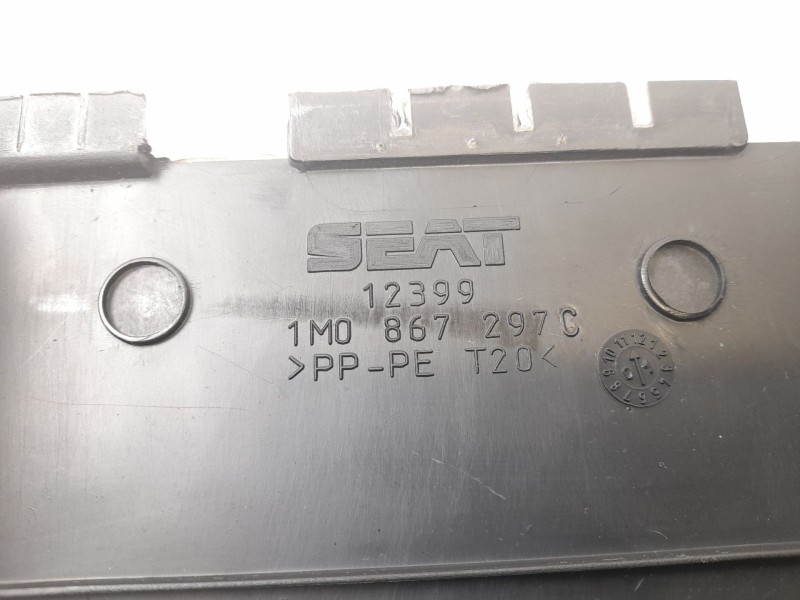 Recambio de moldura para seat leon (1m1) 1.6 16 v referencia OEM IAM 1M0867297C  