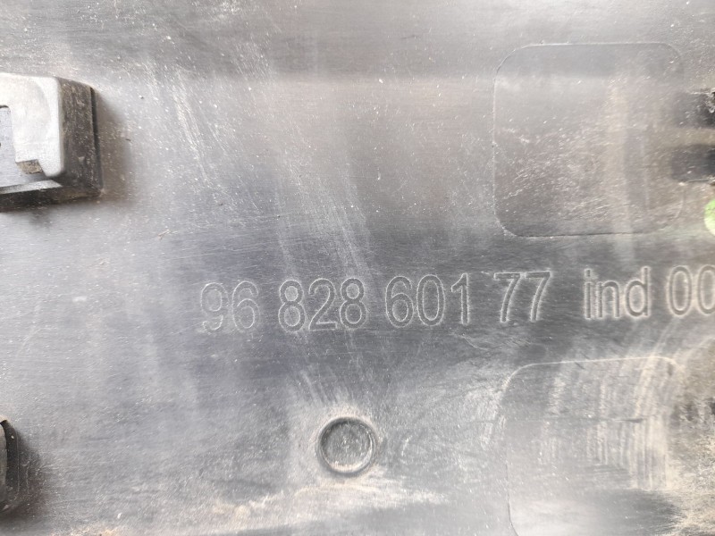 Recambio de moldura para peugeot partner kombi confort referencia OEM IAM 9682860177  C0092Y10