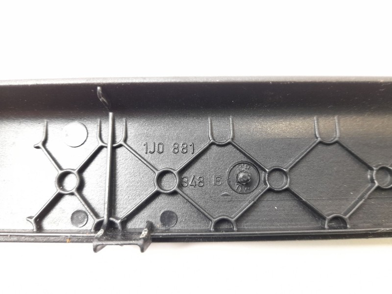 Recambio de moldura para seat leon (1m1) 1.6 16 v referencia OEM IAM 1J0881348  
