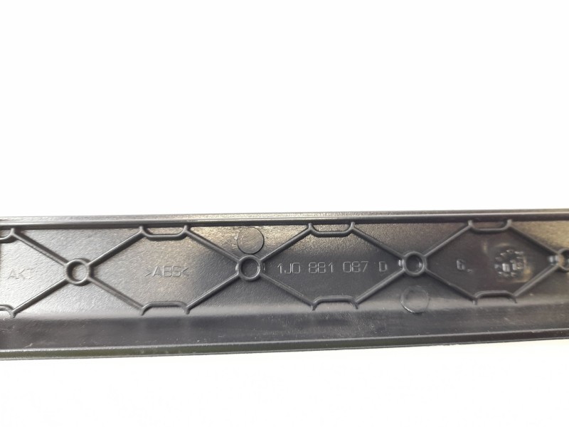 Recambio de moldura para seat leon (1m1) 1.6 16 v referencia OEM IAM 1J0881087D  