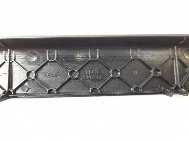 Recambio de moldura para seat leon (1m1) 1.6 16 v referencia OEM IAM 1J0881347D  