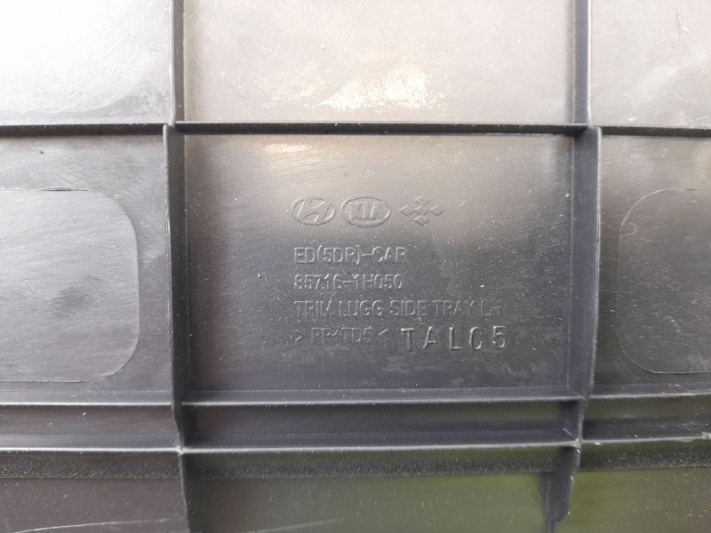 Recambio de moldura para kia pro ceed (ed) 2.0 crdi referencia OEM IAM 857161H050  