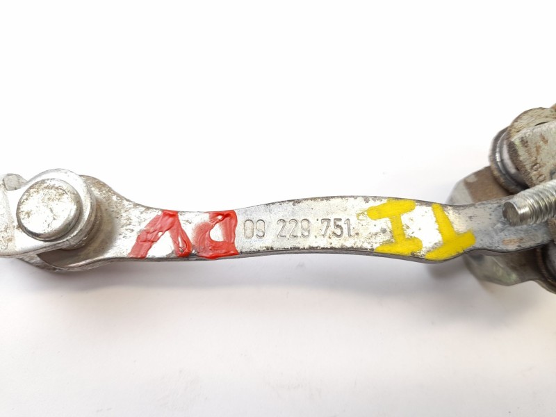 Recambio de retenedor puerta para opel vectra c berlina 2.0 dti 16v referencia OEM IAM 09229751  