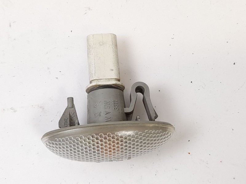 Recambio de piloto lateral derecho para peugeot 307 break (3e) 1.6 hdi referencia OEM IAM   