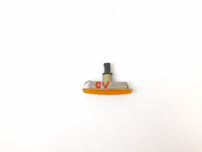 Recambio de piloto lateral derecho para bmw serie 5 berlina (e39) 2.5 525tds referencia OEM IAM 8360589  