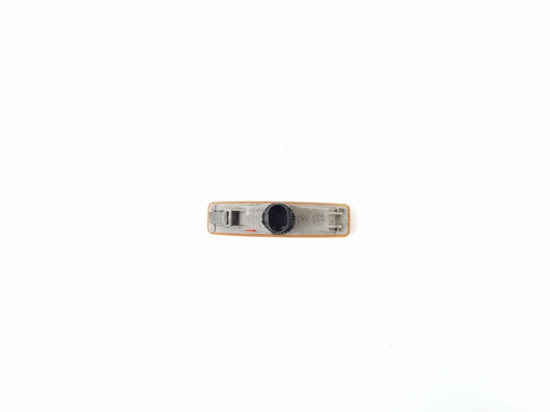 Recambio de piloto lateral derecho para bmw serie 5 berlina (e39) 2.5 525tds referencia OEM IAM 8360589  
