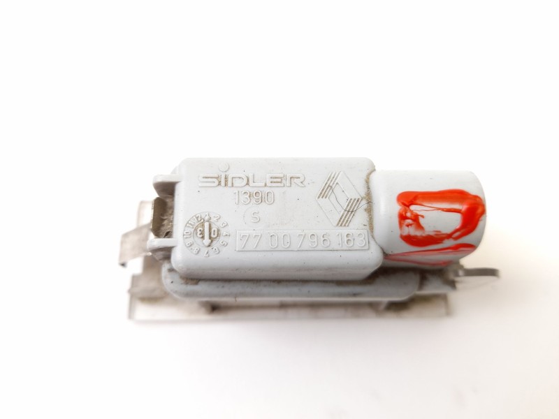 Recambio de piloto matricula para renault megane ii sedán (lm0/1_) 1.9 cdi referencia OEM IAM 7700796163  